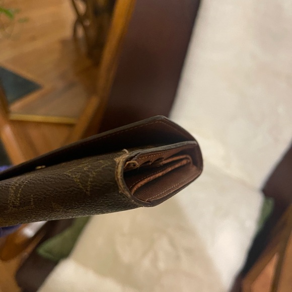 Authentic Louis Vuitton Monogram - Picture 15 of 16